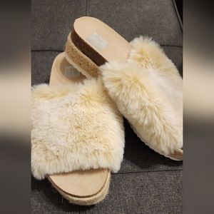 Dolce Vita furry platform slide